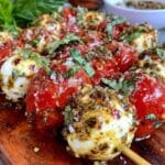 Caprese-Spieße mit Pesto - featured image