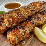 marinierte Hähnchen-Spieße mit Honig-Senf-Glasur - featured image