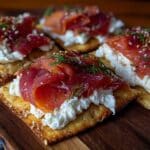 Mini-Flammkuchen mit Lachs und Dill - featured image